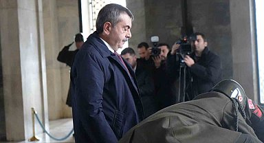 Bakan Tekin: "Dünya çok hızlı değişiyor, insan değişiyor, biz de bu değişimi anlamlandırmakla mükellef olan bir mesleğin mensuplarıyız"