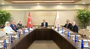 Bakan Uraloğlu: "Sosyal medyada gençlerimizin dijital dünyada daha güvenli yer alabilmelerini sağlamak için yapılabilecekleri ele aldık"