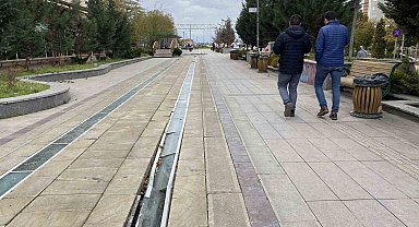 Bakımsız kalan Hatboyu her geçen gün daha da yıpranıyor