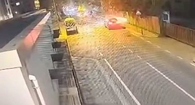 Bakırköy'de iş makinesine çarpan motosikletli yaralandı