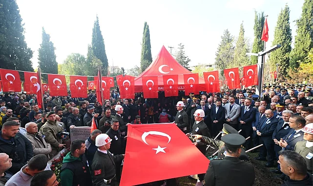 Balıkesir, şehit Uzman Çavuş Emre Sayın'ı son yolculuğuna uğurladı