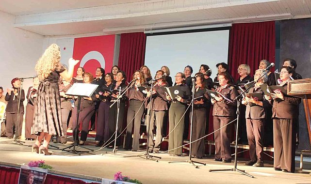 Balıkesir'de çok sesli kadın korosundan farkındalık konseri