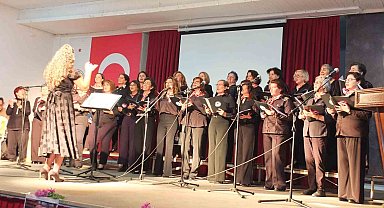 Balıkesir'de çok sesli kadın korosundan farkındalık konseri