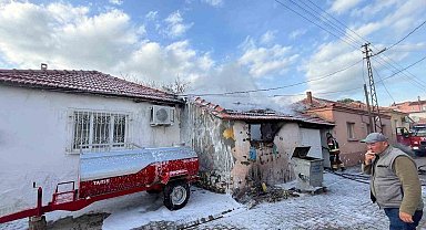 Balıkesir'de depoda yangın