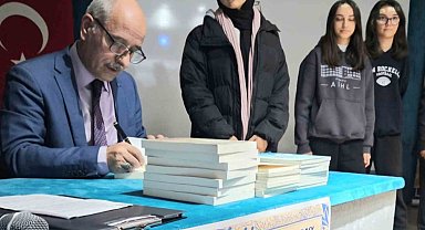 Balıkesirli öğretmen yazar Dilaver Ayyıldız'dan çocuklara şiir kitabı