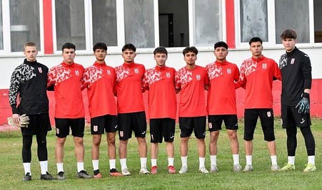 Balıkesirspor'da alt yaş kategorilerinden 9 futbolcu A takıma alındı