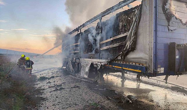 Bandırma karayolunda tır dorsesi alev aldı
