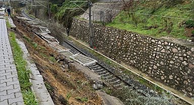 Bandırma'da tren yolu istinat duvarı çöktü