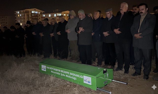 Baraja uçan araçta hayatını kaybeden 22 yaşındaki Cihat gözyaşları arasında toprağa verildi