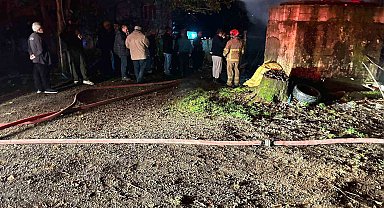 Bartın'da yıldırım düştü: 2 araç yandı