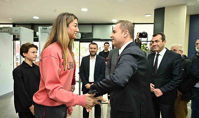 Başkan Akın, milli sporcuları ağırladı