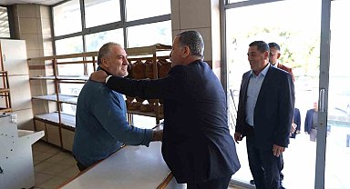 Başkan Balaban esnafın taleplerini yerinde dinliyor