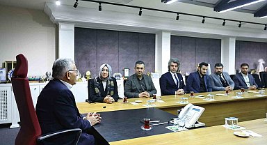 Başkan Büyükkılıç, Kayseri'nin ilk kadın ilçe başkanı Kahraman ve yönetimini ağırladı