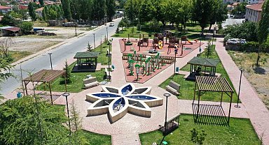 Başkan Çolakbayrakdar: "Kişi başına 17,60 metrekare yeşil alan, 530 park ve 965 bin ağaçla geleceğe nefes, şehre oksijen"