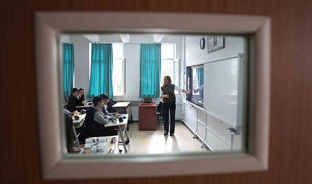 Başkan Çolakbayrakdar'dan Kocasinan'daki tüm öğretmenlere anlamlı hediye