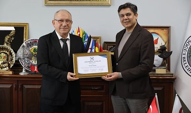 Başkan Durgut'a onursal üyelik plaketi