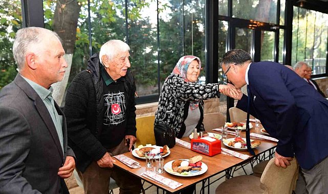 Başkan Öküzcüoğlu emekli öğretmenlerle buluştu