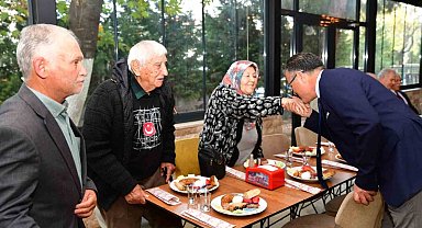 Başkan Öküzcüoğlu emekli öğretmenlerle buluştu