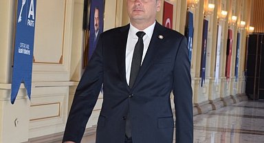 Başkan Saruhan; "Başımızın tacı öğretmenlerimizin günü kutlu olsun"