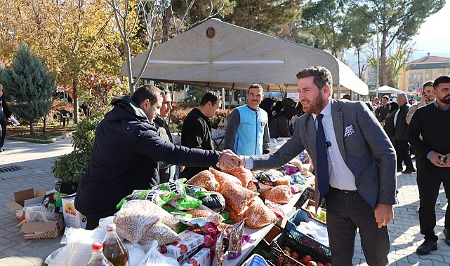 Başkan Tatık Gazze için düzenlenen hayır çarşısını gezdi