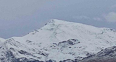 Batman'a mevsimin ilk karı yağdı