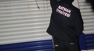 Batman'da kuaför dükkanında mahsur kalan 3 kişiyi itfaiye kurtardı