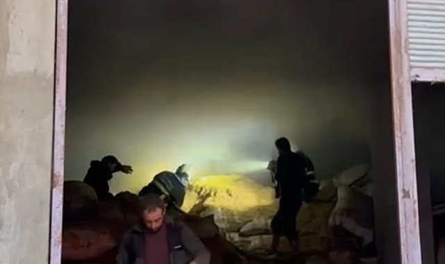 Batman'da saman ve arpa deposunda yangın