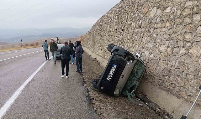 Bayburt-Erzurum kara yolunda trafik kazası: 3 yaralı