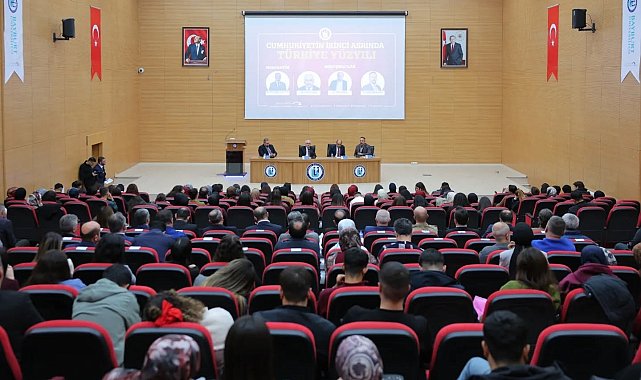 Bayburt'ta 'Cumhuriyetin İkinci Asrında Türkiye Yüzyılı' paneli düzenlendi