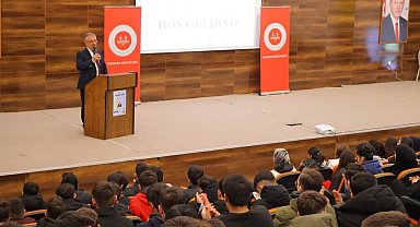 Bayburt'ta lise öğrencilerine 'Gençlik ve Sorumluluk Bilinci' konferansı verildi