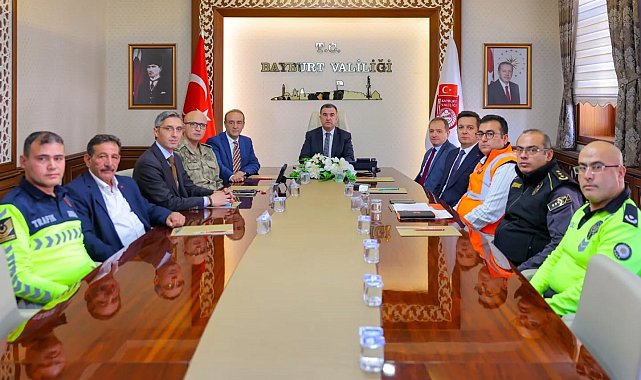 Bayburt'ta trafik düzeni ve levha sadeleştirme çalışmaları görüşüldü