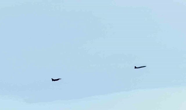 Bayraktar KIZILELMA, F-16'ya kilitlendi, simüle atışta tam isabet