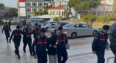 Beş kasa zeytin çaldılar, yakalandılar