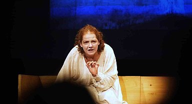 Beşiktaş'ta "Ten Rengi" tiyatro oyunu sahnelendi