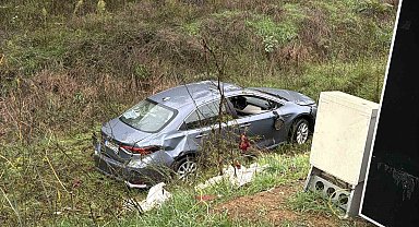 Beşiktaş'ta takla atan araç şarampole uçtu: Sürücü yaralandı