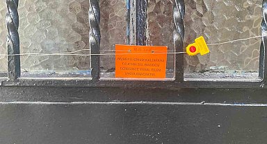 Beykoz'da duvarları ve zemini çatlayan 2 bina mühürlenerek tahliye edildi