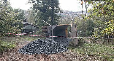 Beykoz'da mıcır yüklü kamyon devrildi: 1 yaralı