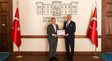 Bilecik'in sevilen müdürü Suat Günbey veda ediyor