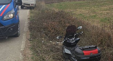 Bilecik'te kontrolden çıkan motosiklet devrilirken, 2 kişi yaralandı