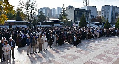 Bilecik'ten 305 umreci dualarla kutsal topraklara uğurlandı