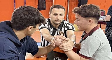 Bilek Güreşi İl Birinciliği Yarışması nefes kesti