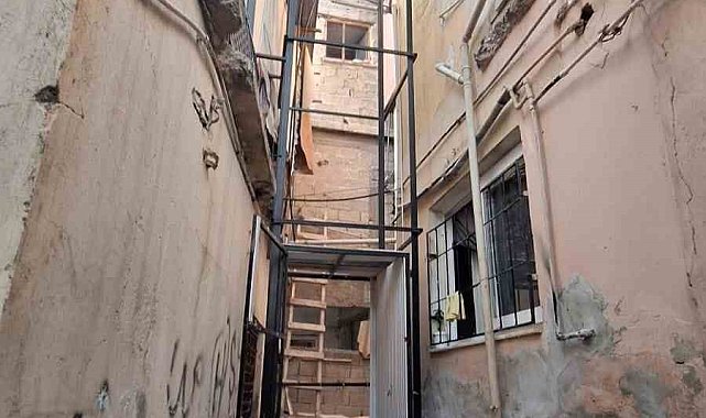 Bina dışına kurulan yük asansörü düştü: 80 yaşındaki kadın hayatını kaybetti