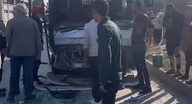 Biri işçi servisi 3 aracın karıştığı kazada 4 kişi yaralandı