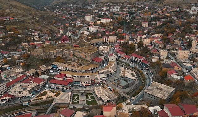 Bitlis'in tarihi çarşısı sonbaharın eşsiz renkleriyle görüntülendi