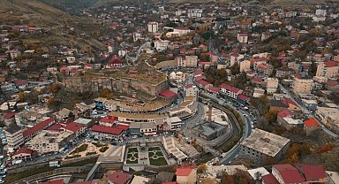 Bitlis'in tarihi çarşısı sonbaharın eşsiz renkleriyle görüntülendi