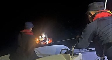 Bodrum açıklarında bitkin düşen düzensiz göçmen kurtarıldı