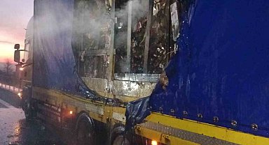 Bolu'da kuruyemiş yüklü dorse yandı
