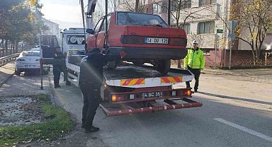 Bolu'da uzun süredir park halindeki hurda araçlar toplanıyor