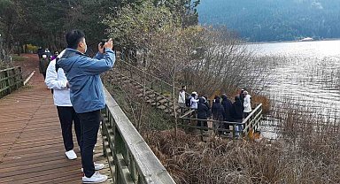 Bolu'nun doğa harikası Abant Gölü'ne ziyaretçi akını