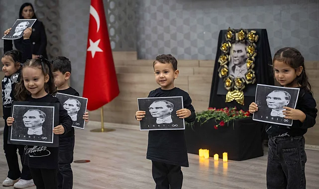 Bornova'da minik yüreklerden Atatürk'e duygusal anma